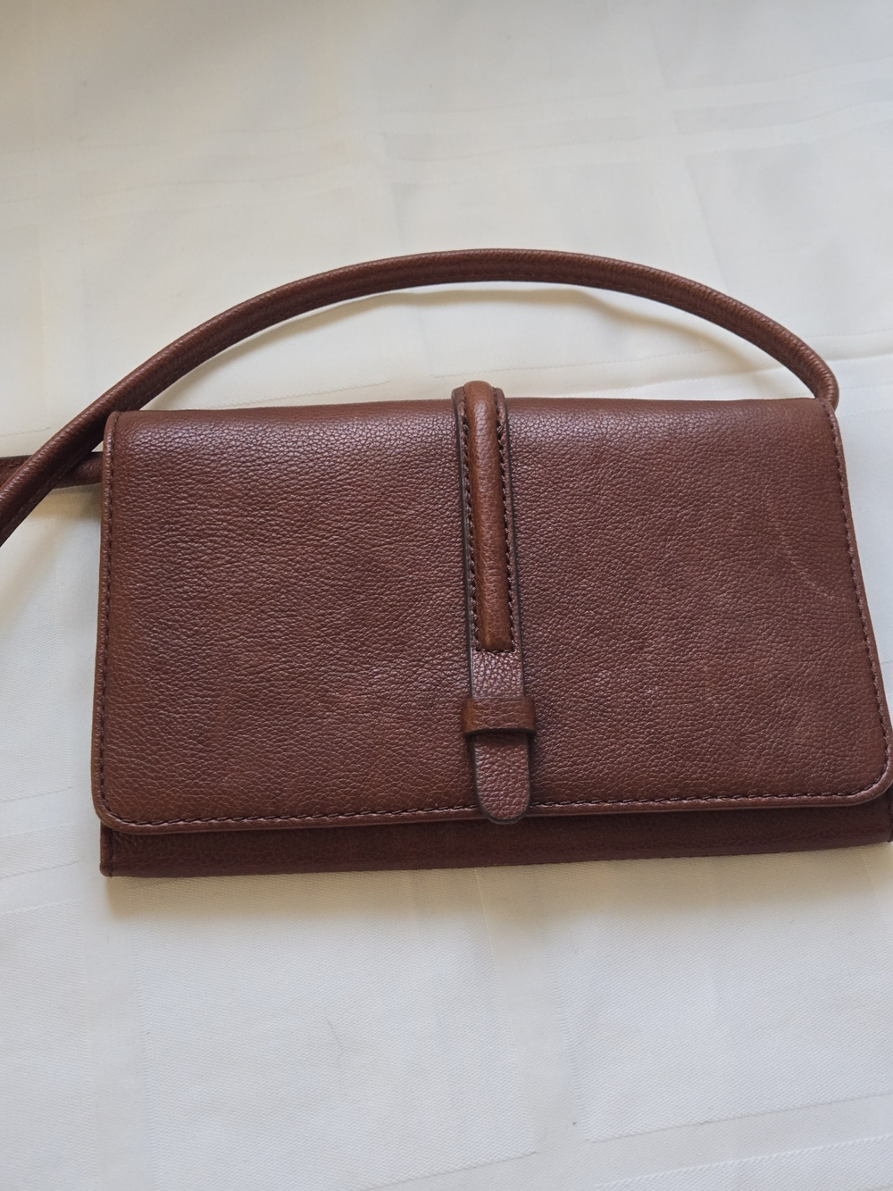 🏷️ Fossil Pebbled Leather Wallet on a String Crossbody